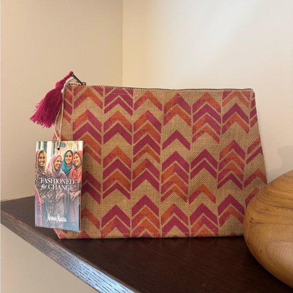 NWT Neiman Marcus Pink Natural Woven Clutch - Picture 1 of 4